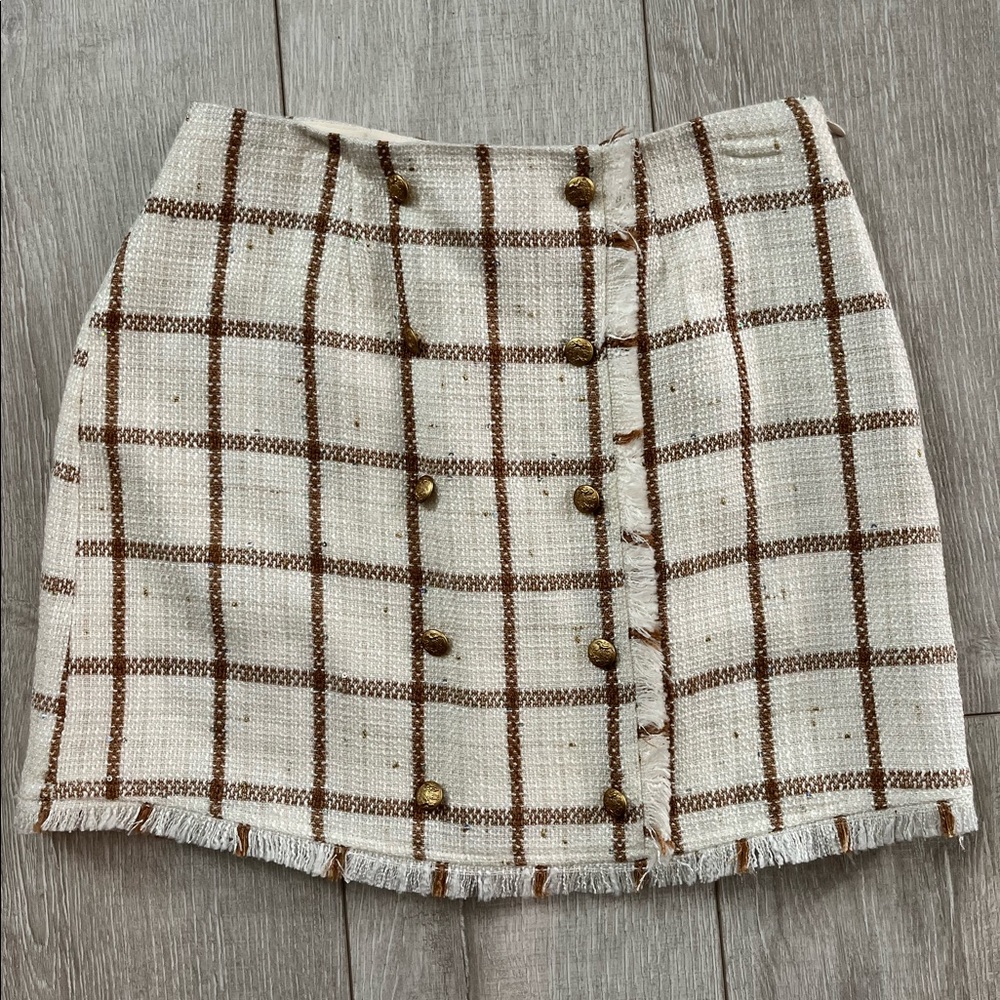 Super cute beige and speckled gold plaid skirt